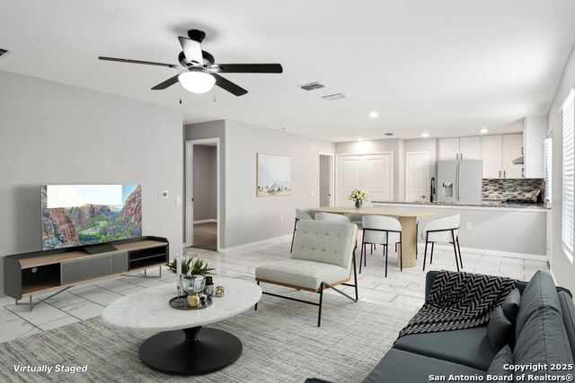Listing photo id 4 for 4526 Meadowland