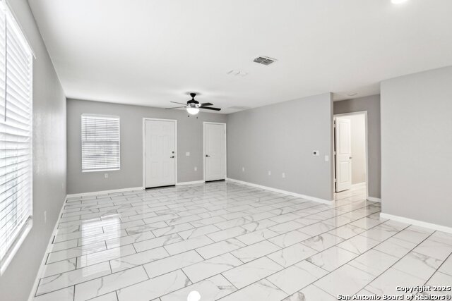 Listing photo id 5 for 4526 Meadowland