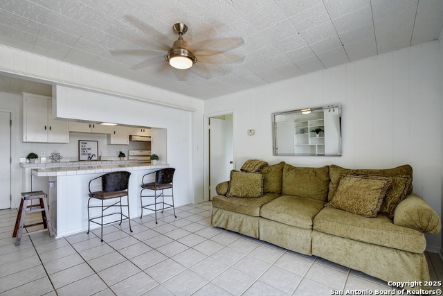 Listing photo id 8 for 284 Lake Forest