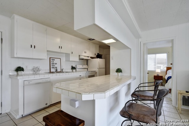 Listing photo id 10 for 284 Lake Forest