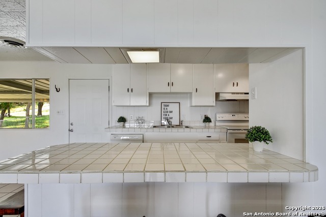 Listing photo id 11 for 284 Lake Forest