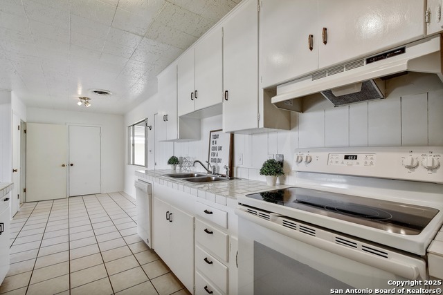 Listing photo id 12 for 284 Lake Forest