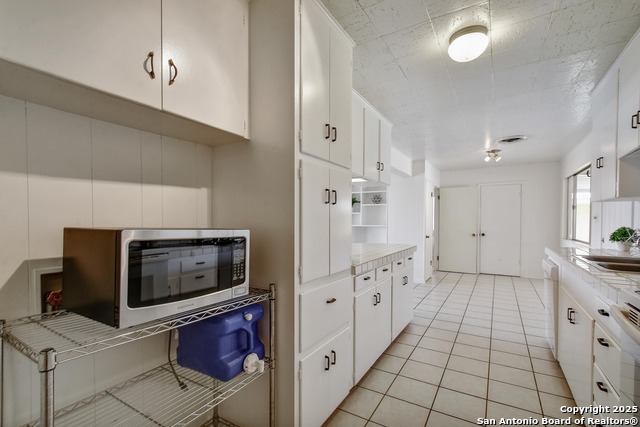 Listing photo id 13 for 284 Lake Forest