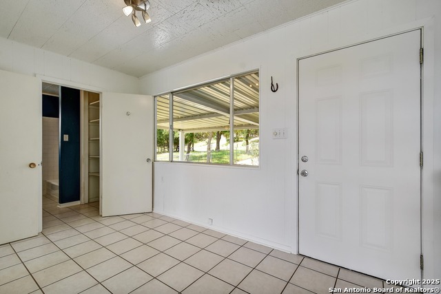 Listing photo id 14 for 284 Lake Forest