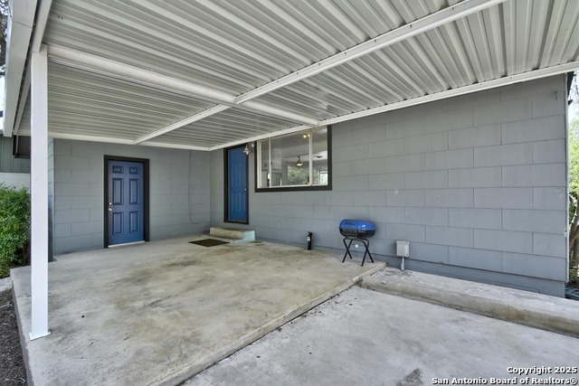 Listing photo id 0 for 284 Lake Forest