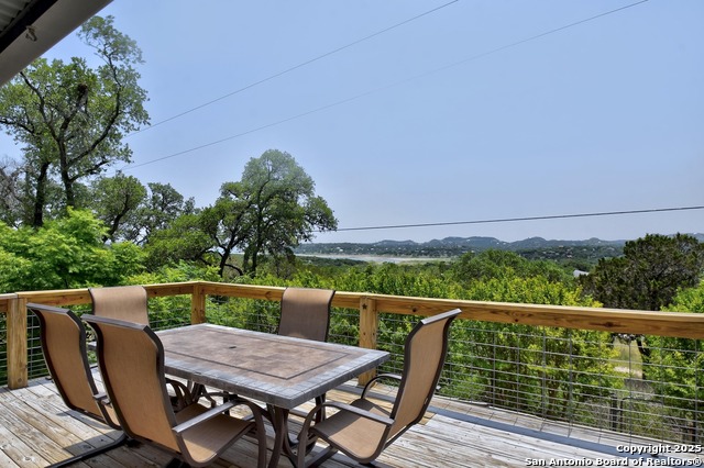 Listing photo id 23 for 284 Lake Forest