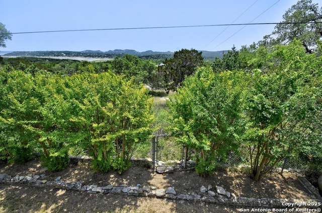 Listing photo id 26 for 284 Lake Forest