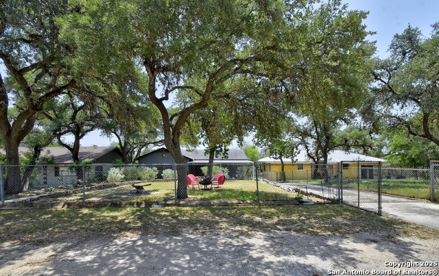 Listing photo id 3 for 284 Lake Forest