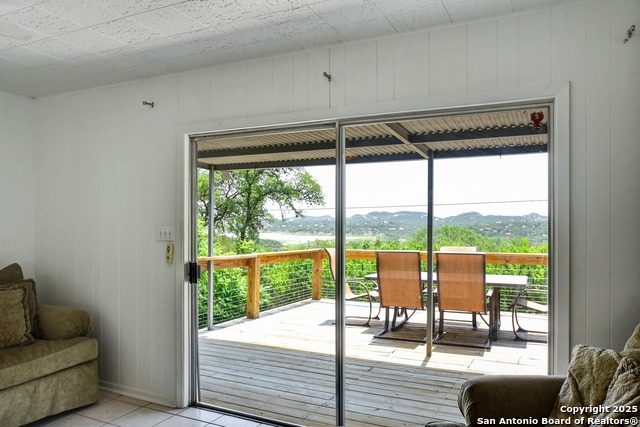 Listing photo id 5 for 284 Lake Forest