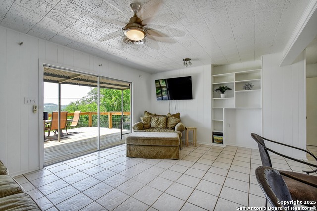 Listing photo id 6 for 284 Lake Forest