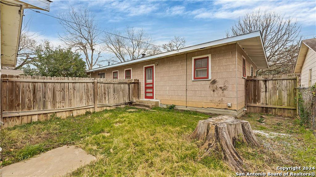 Image 8 of 10 For 838 Coll St W