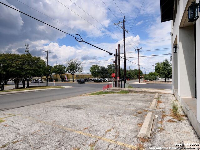 Image 10 of 62 For 250 Olmos W