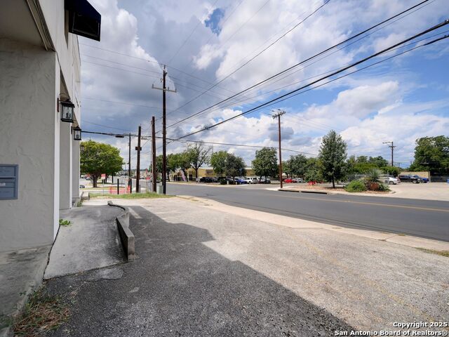Image 13 of 62 For 250 Olmos W