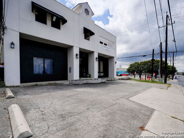 Image 2 of 62 For 250 Olmos W