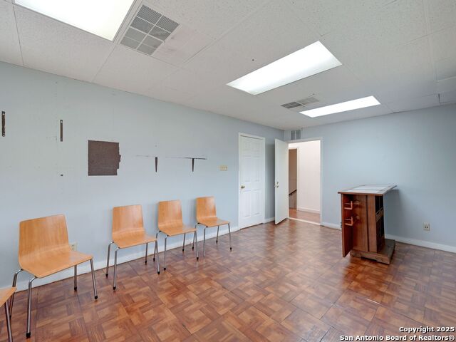 Image 22 of 62 For 250 Olmos W