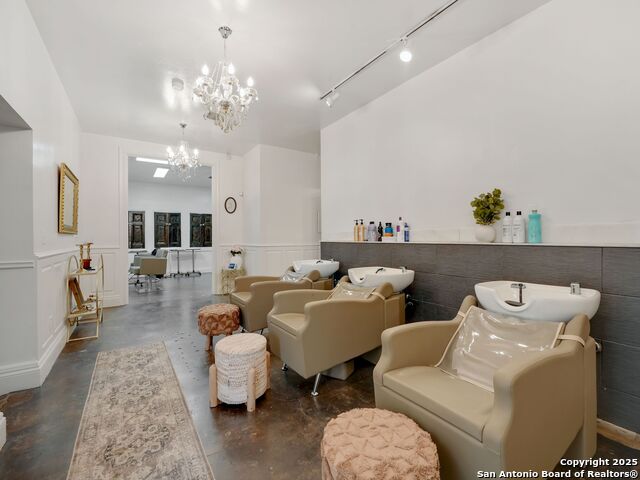 Image 33 of 62 For 250 Olmos W