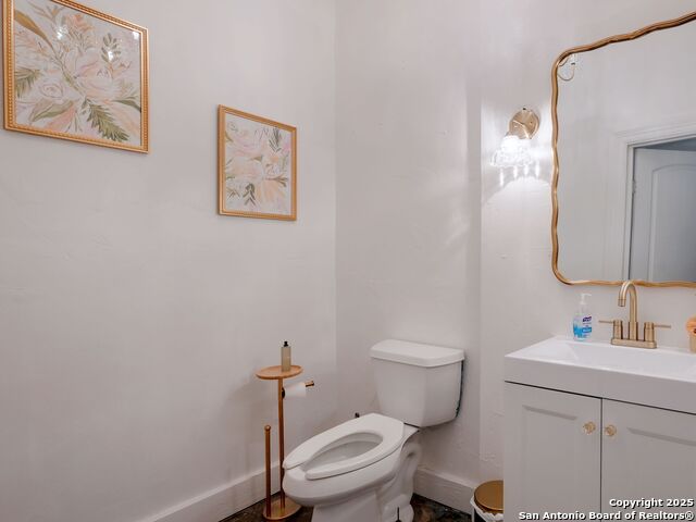 Image 36 of 62 For 250 Olmos W
