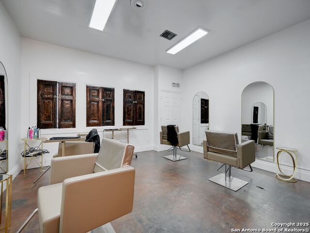Image 37 of 62 For 250 Olmos W