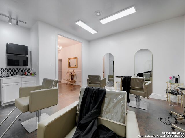 Image 38 of 62 For 250 Olmos W