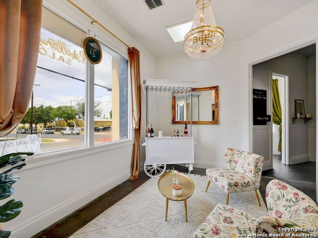 Image 41 of 62 For 250 Olmos W