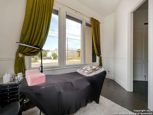 Image 43 of 62 For 250 Olmos W