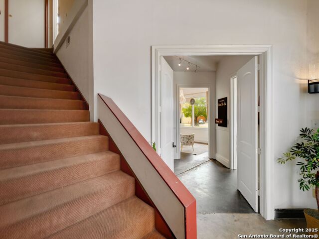 Image 49 of 62 For 250 Olmos W