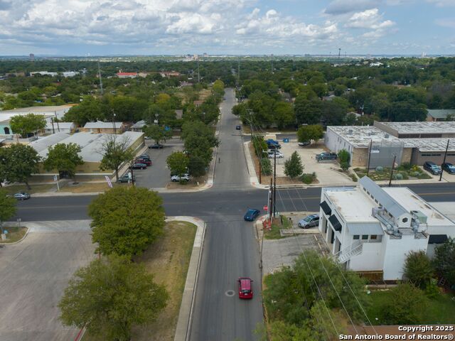 Image 52 of 62 For 250 Olmos W