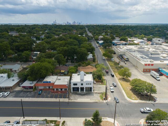 Image 56 of 62 For 250 Olmos W