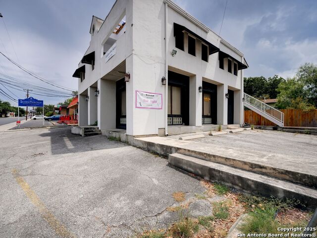 Image 7 of 62 For 250 Olmos W