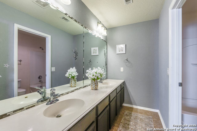 Image 15 of 25 For 25518 Veining Way