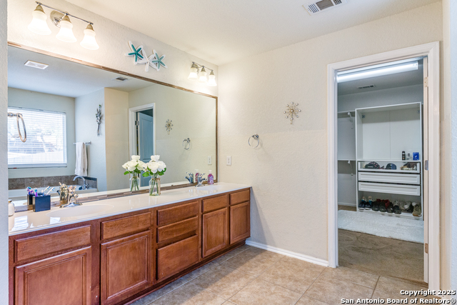 Image 19 of 25 For 25518 Veining Way