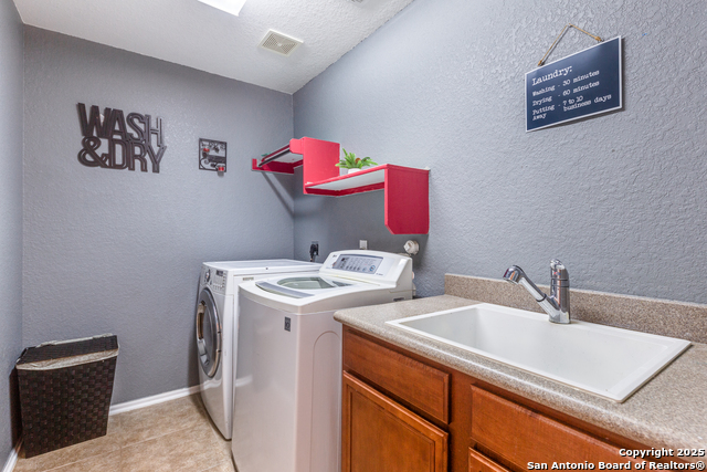 Image 22 of 25 For 25518 Veining Way