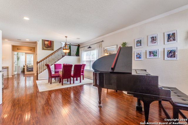 Image 9 of 25 For 25518 Veining Way