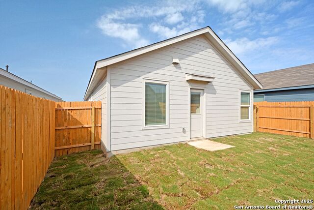 Image 36 of 39 For 11519 Field Briar