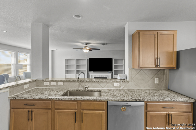 Image 17 of 28 For 5544 Columbia