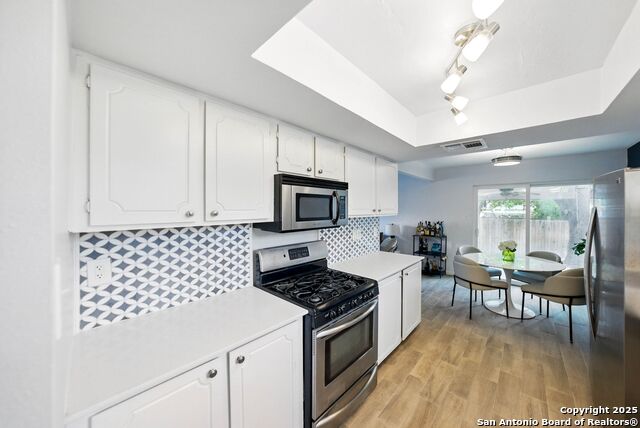 Image 11 of 28 For 14201 Modesta Pl