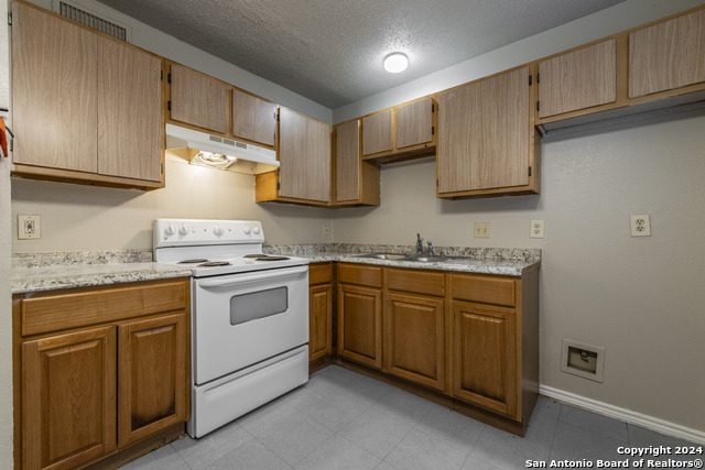 Image 4 of 12 For 1634 Woodlawn W 2