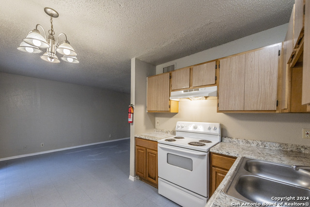Image 5 of 12 For 1634 Woodlawn W 2