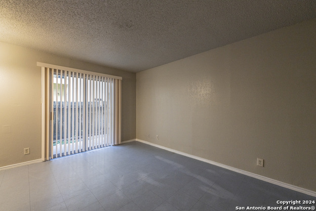 Image 6 of 12 For 1634 Woodlawn W 2