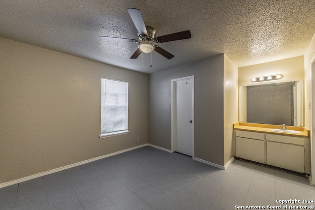 Image 8 of 12 For 1634 Woodlawn W 2