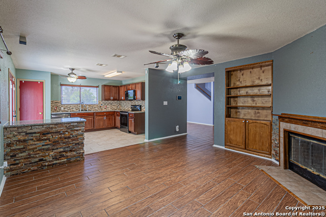 Listing photo id 8 for 7202 Archers Coach