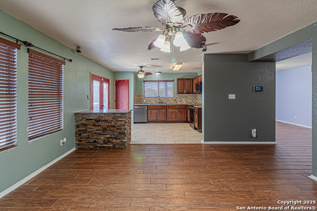 Listing photo id 10 for 7202 Archers Coach