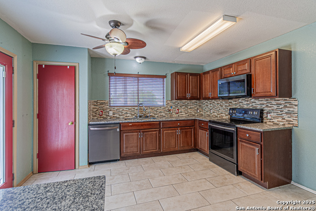Listing photo id 11 for 7202 Archers Coach