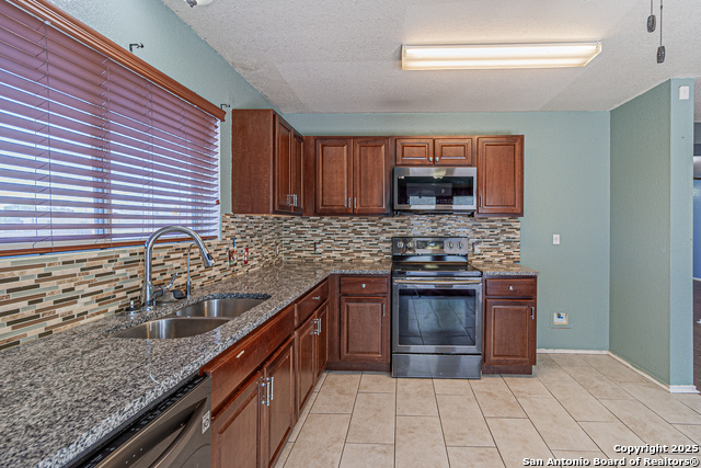 Listing photo id 12 for 7202 Archers Coach