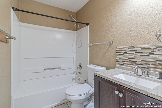 Listing photo id 15 for 7202 Archers Coach