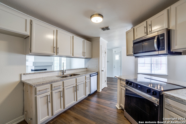Listing photo id 8 for 4335 Misty Springs