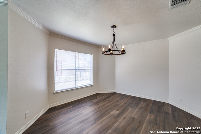 Listing photo id 11 for 4335 Misty Springs