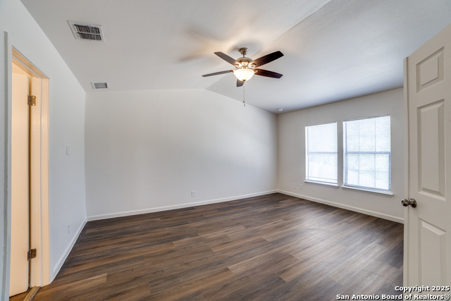 Listing photo id 13 for 4335 Misty Springs