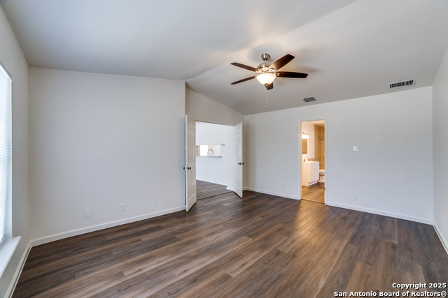Listing photo id 14 for 4335 Misty Springs