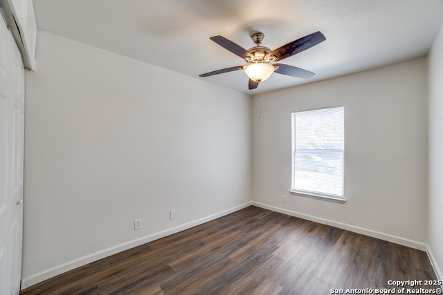 Listing photo id 16 for 4335 Misty Springs